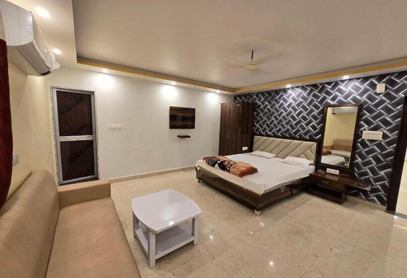 Sarojini Garden Hotel & Restaurant