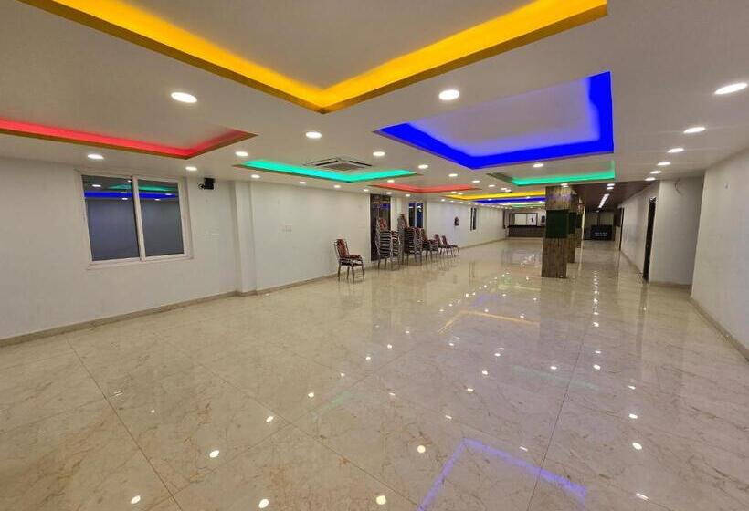 Sarojini Garden Hotel & Restaurant