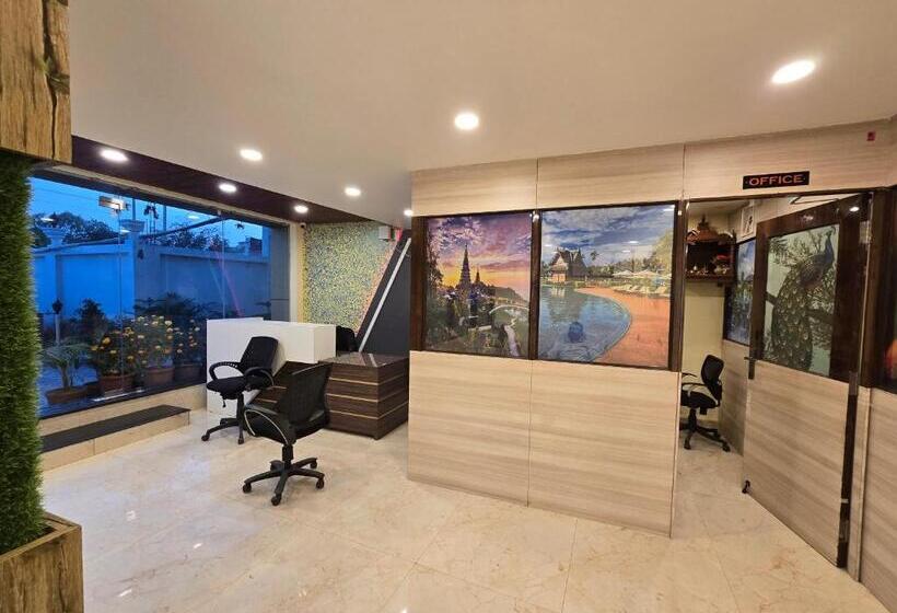 Sarojini Garden Hotel & Restaurant