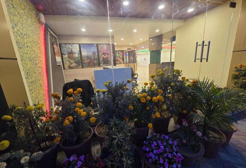 Sarojini Garden Hotel & Restaurant