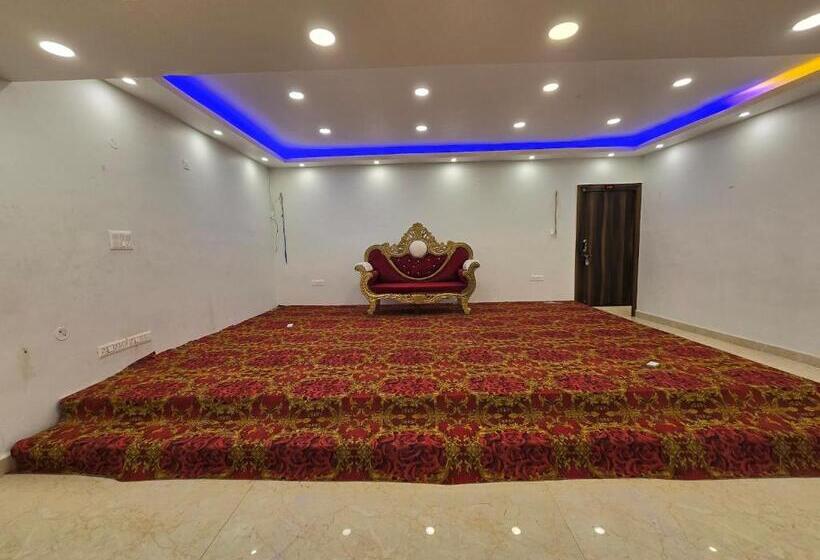 Sarojini Garden Hotel & Restaurant