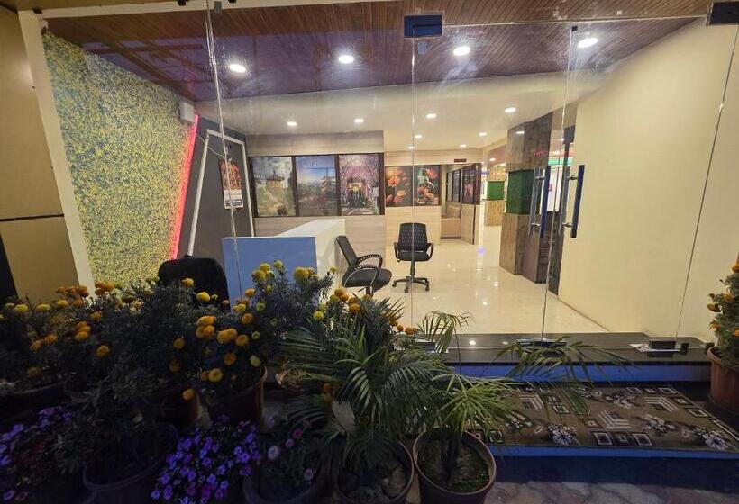 Sarojini Garden Hotel & Restaurant