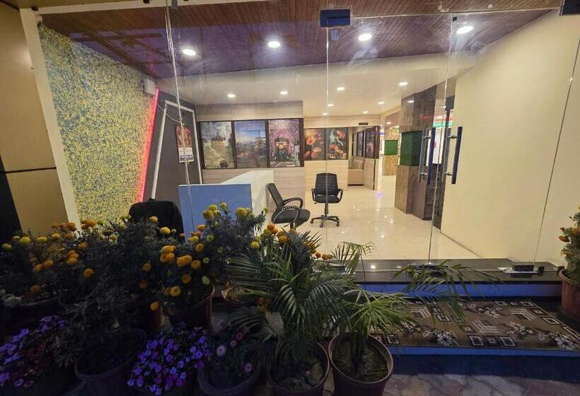 Sarojini Garden Hotel & Restaurant