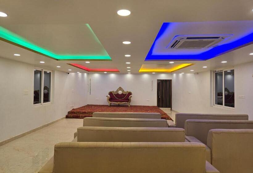 Sarojini Garden Hotel & Restaurant