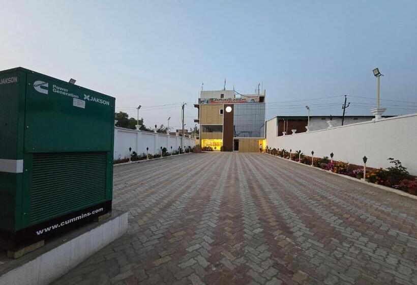 Sarojini Garden Hotel & Restaurant