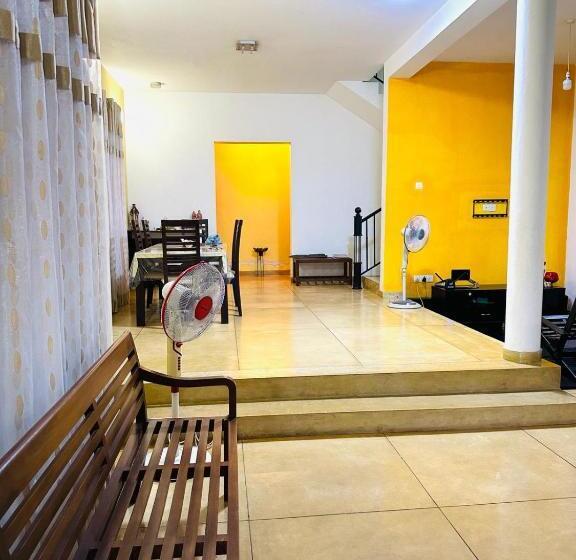 مبيت وإفطار The Night Shade