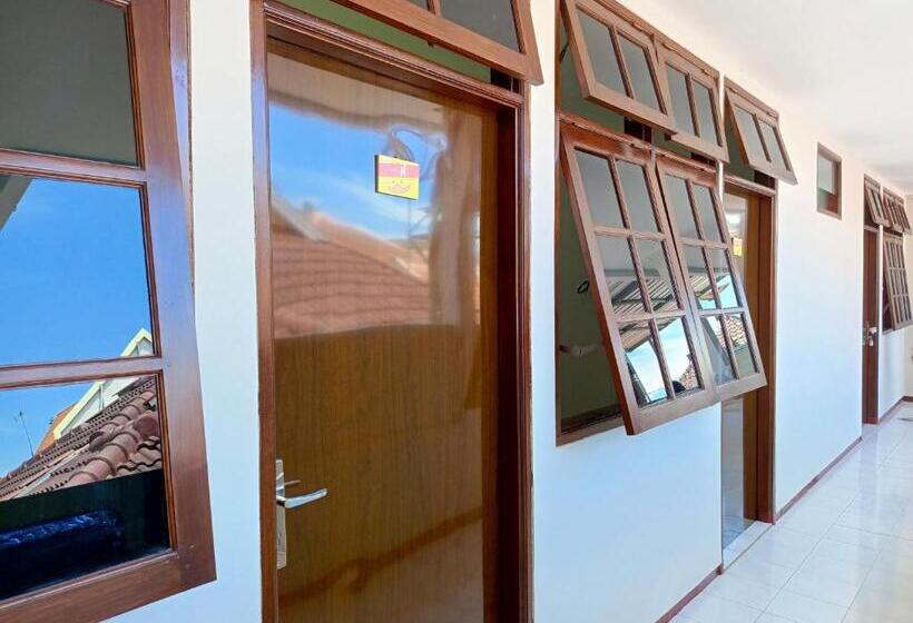 فندق Bebek Kuning Residence