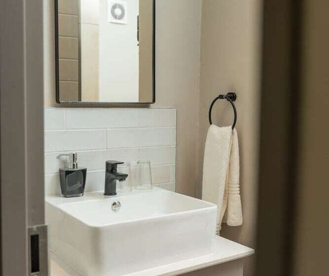 בית מלון כפרי Blackbrick Bedfordview Apart