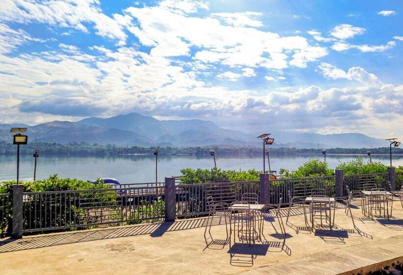 Отель Dawal Lakeview Resort