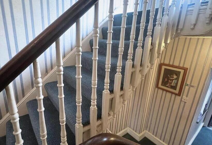 Helen S Hotel Near Wembley