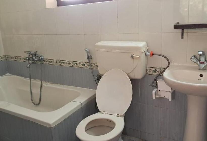 Hotel New Vipin Beach Resort