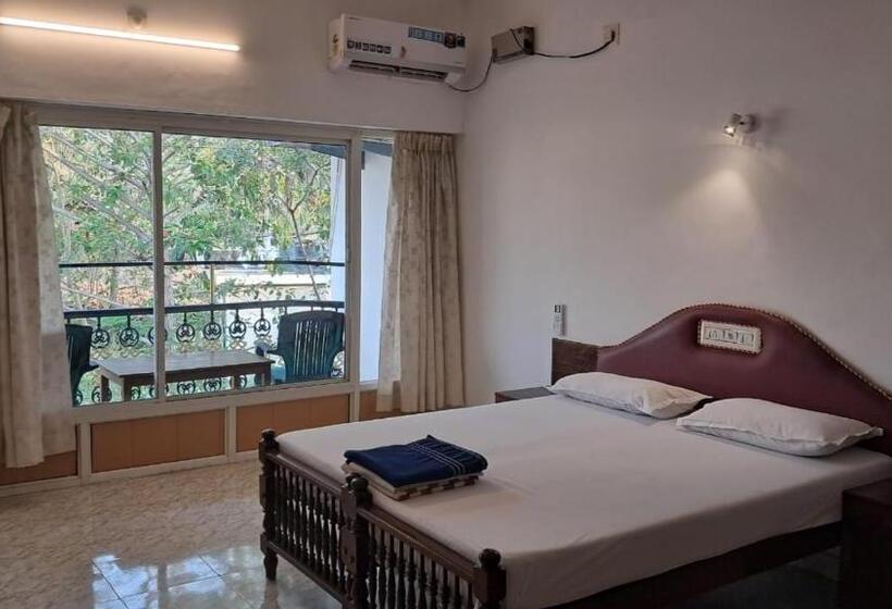 فندق New Vipin Beach Resort