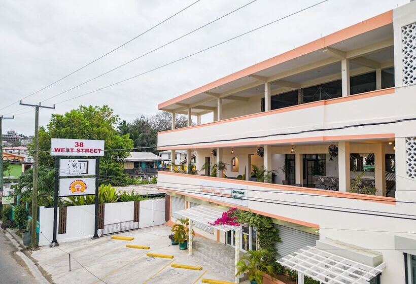 בית מלון כפרי The West House Boutique