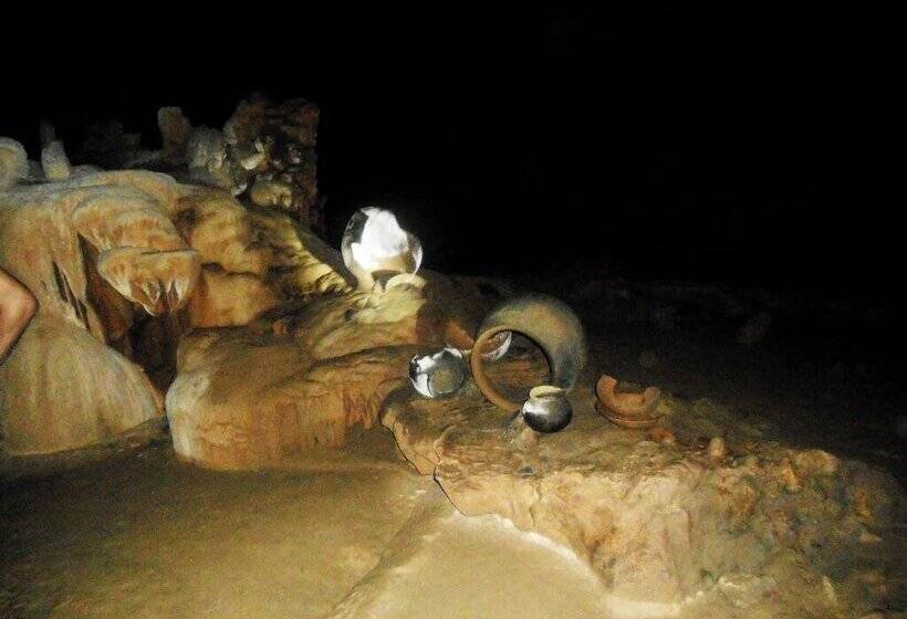 בית מלון כפרי The West House Boutique