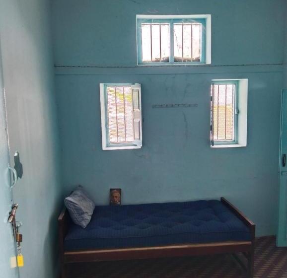 ペンション Shanthi House