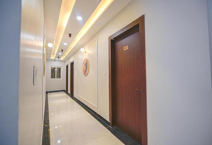 Fabhotel Relax Inn Palace