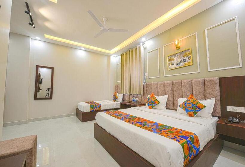 Fabhotel Relax Inn Palace