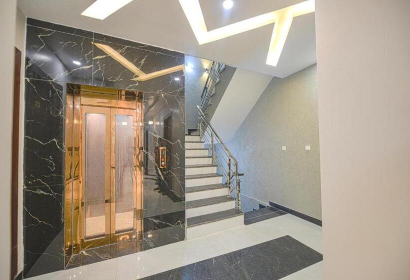 Fabhotel Relax Inn Palace