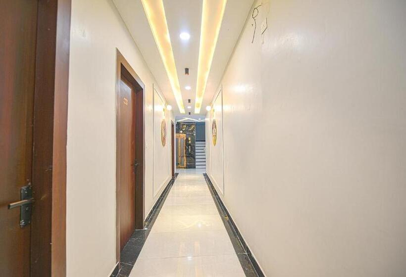 Fabhotel Relax Inn Palace