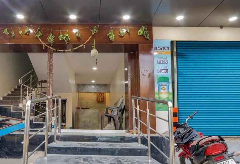 هتل Collection O Sri Narmada Grand