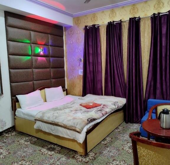 ホテル Foothills , Srinagar