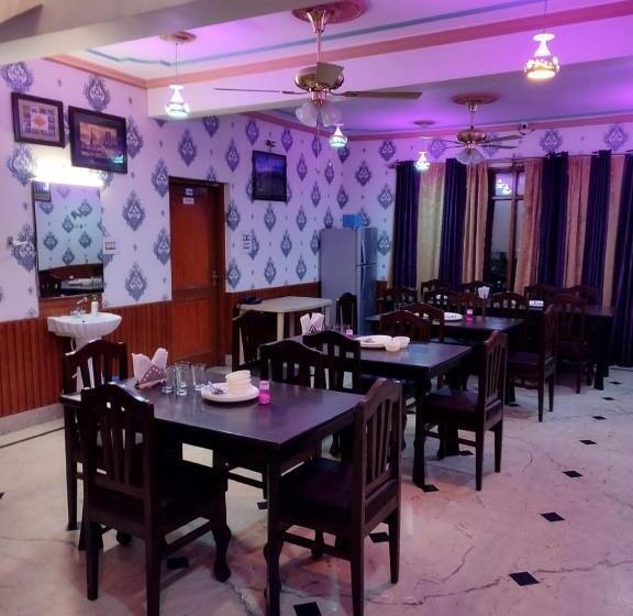 ホテル Foothills , Srinagar