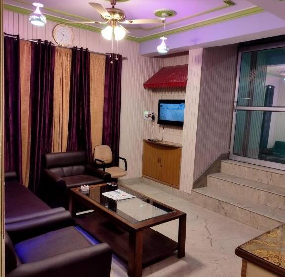 ホテル Foothills , Srinagar