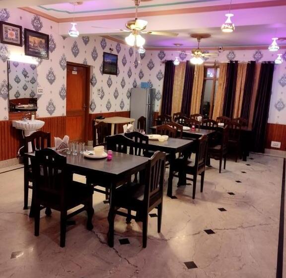 ホテル Foothills , Srinagar