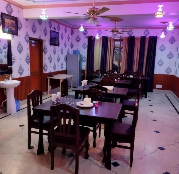 ホテル Foothills , Srinagar