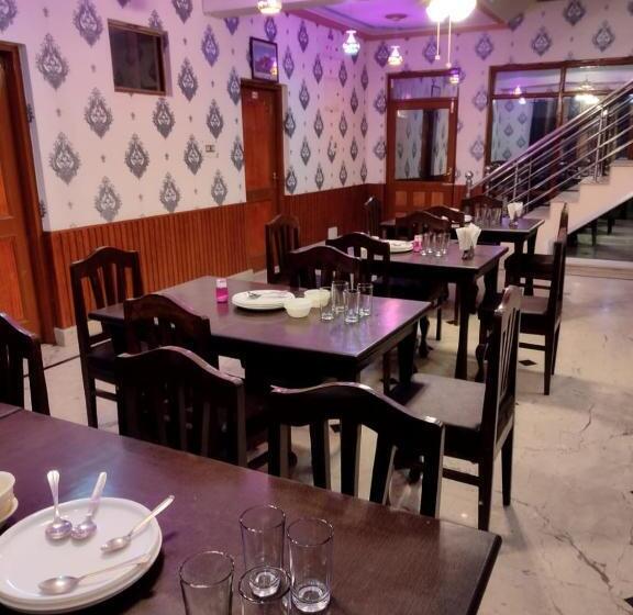 ホテル Foothills , Srinagar