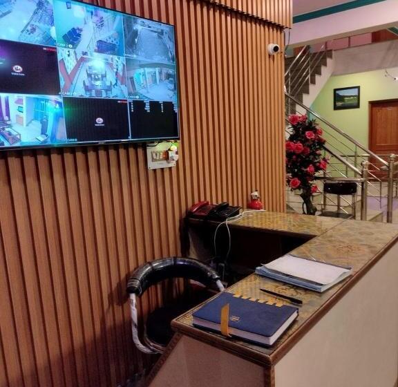 ホテル Foothills , Srinagar