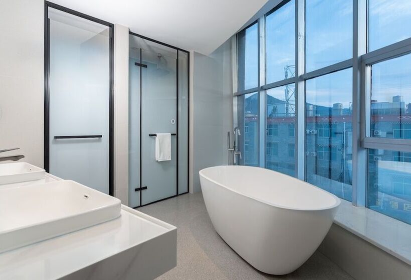 Отель Holiday Inn Express Shangri La By Ihg