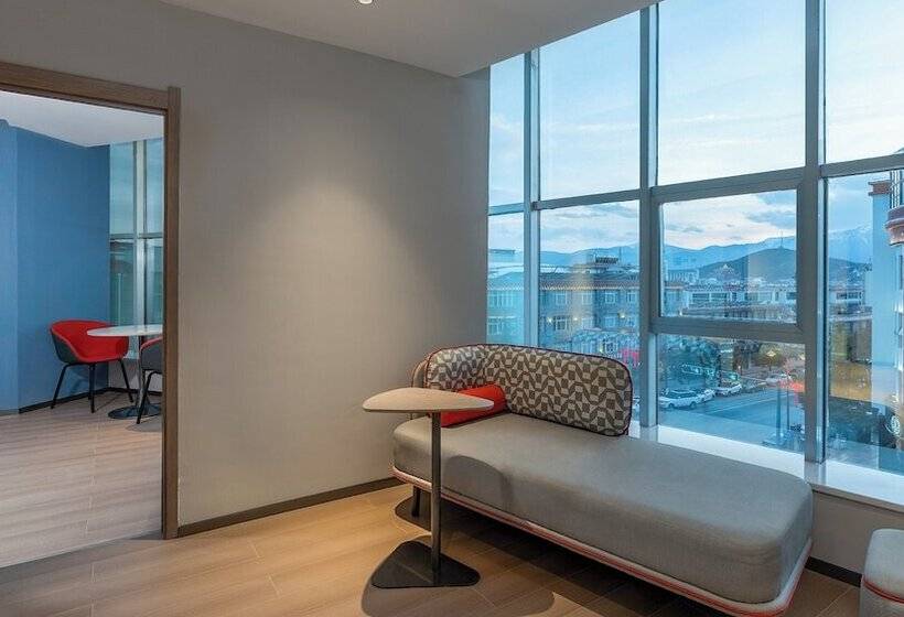 Отель Holiday Inn Express Shangri La By Ihg