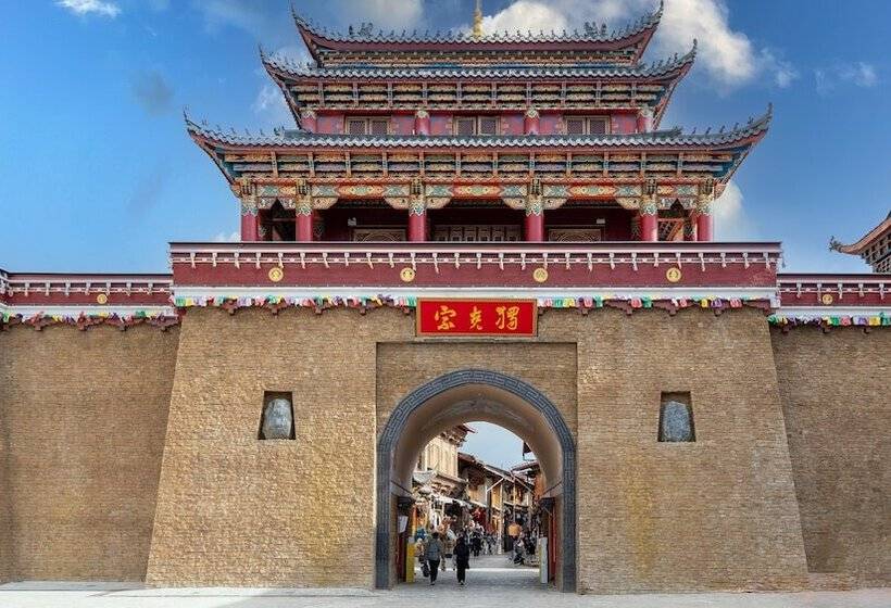 Отель Holiday Inn Express Shangri La By Ihg