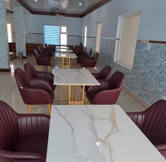 호텔 Shiwalik Enclave