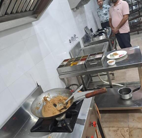 호텔 Shiwalik Enclave