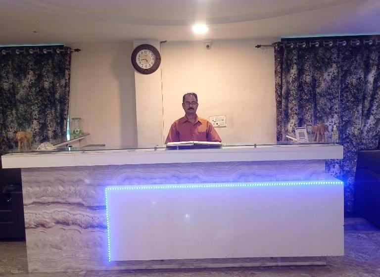 ホテル Shubh Ashish Near Bank More