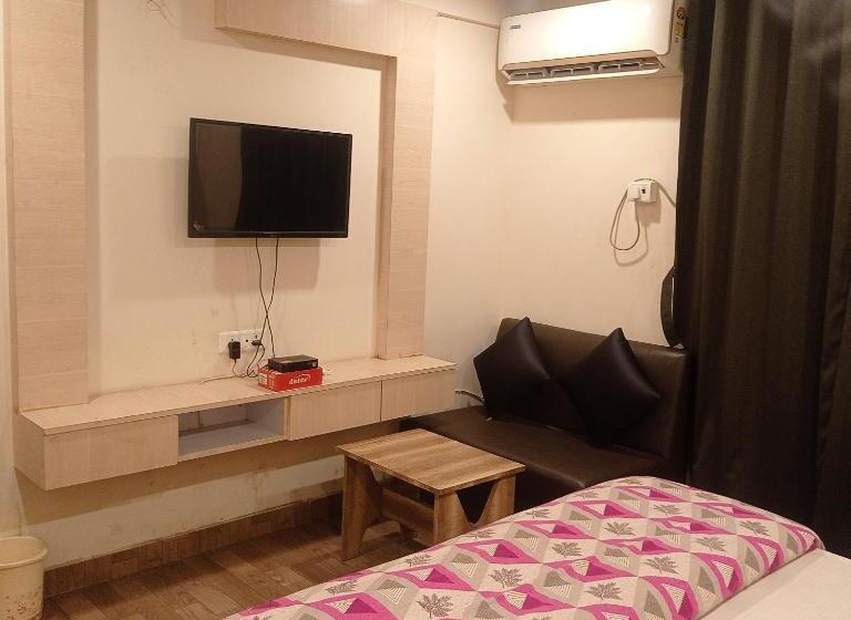 ホテル Shubh Ashish Near Bank More