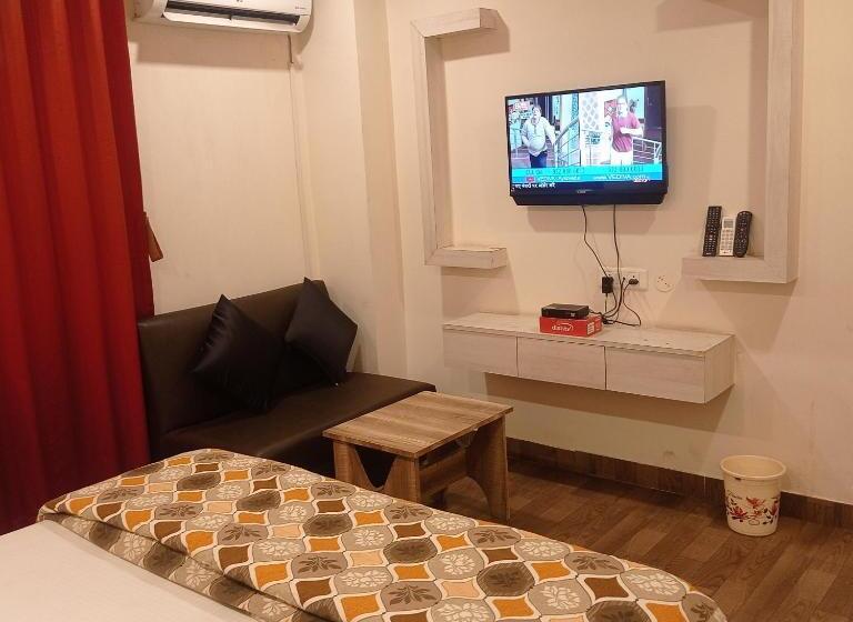 ホテル Shubh Ashish Near Bank More