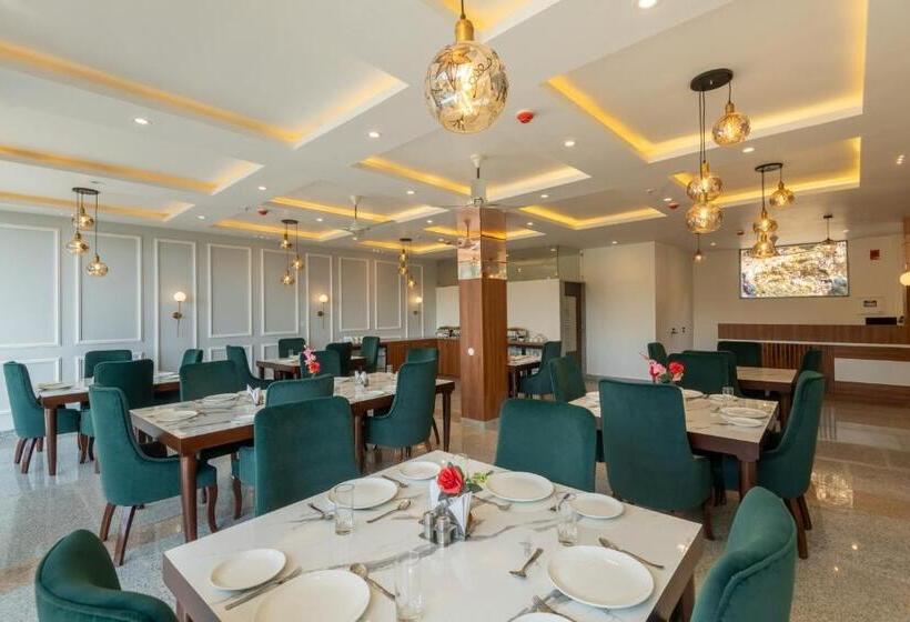 호텔 The Chail Resort, Chail