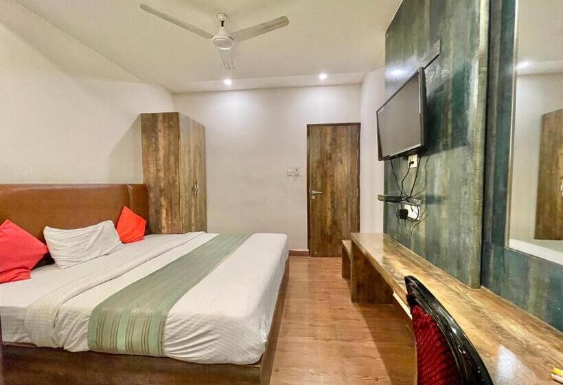 Janaki ! Varanasi ! होटल जानकी   హోటల్ జానకి Fully Air Conditioned Hotel Family Friendly Hotel, Near