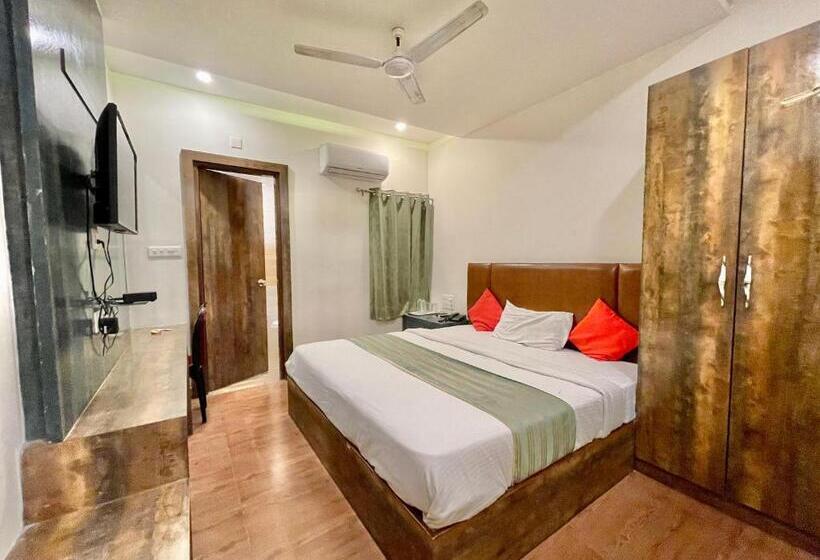 Janaki ! Varanasi ! होटल जानकी   హోటల్ జానకి Fully Air Conditioned Hotel Family Friendly Hotel, Near