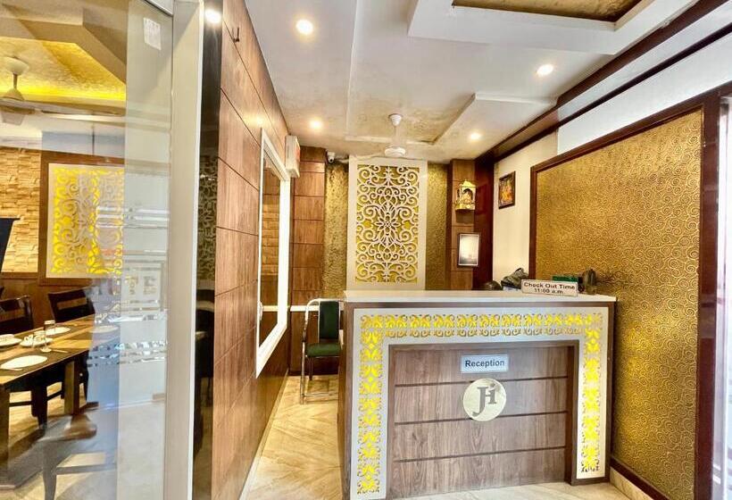 Janaki ! Varanasi ! होटल जानकी   హోటల్ జానకి Fully Air Conditioned Hotel Family Friendly Hotel, Near