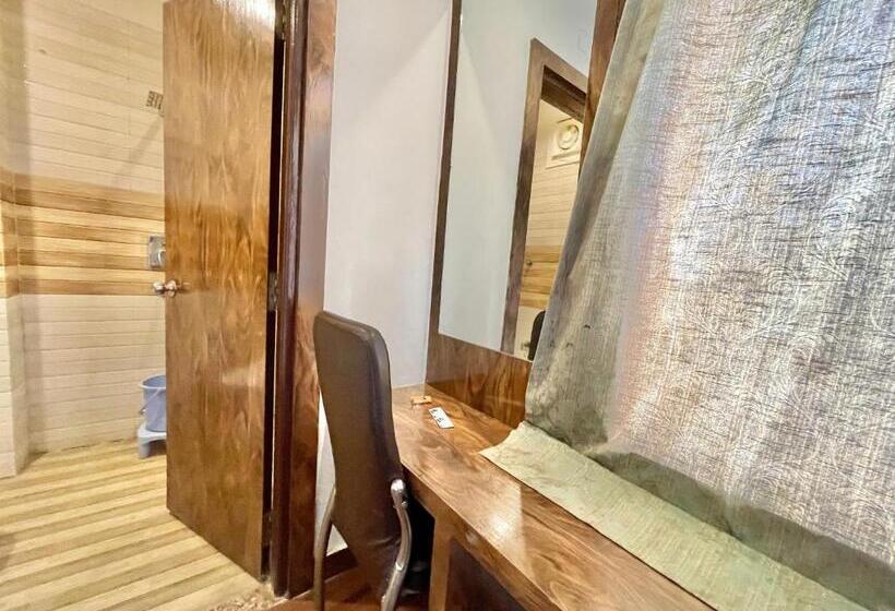 Janaki ! Varanasi ! होटल जानकी   హోటల్ జానకి Fully Air Conditioned Hotel Family Friendly Hotel, Near