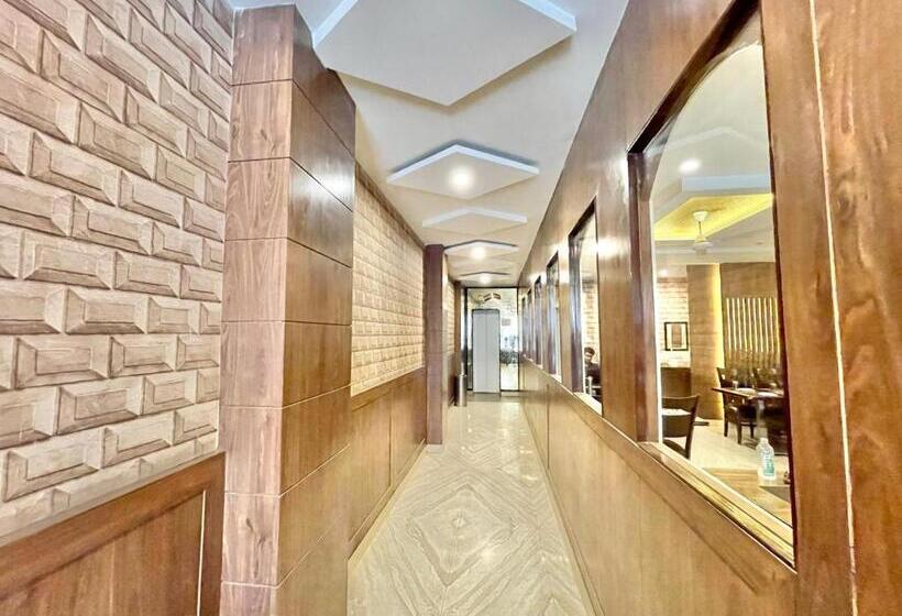 Janaki ! Varanasi ! होटल जानकी   హోటల్ జానకి Fully Air Conditioned Hotel Family Friendly Hotel, Near