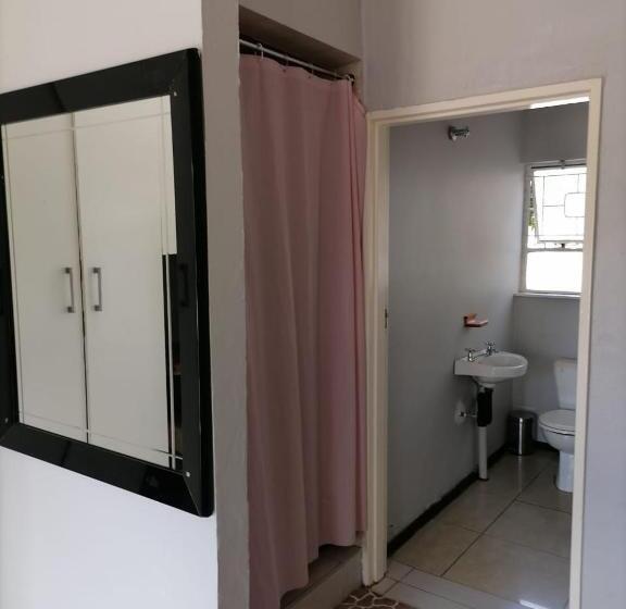 פנסיון Eeufees Guesthouse