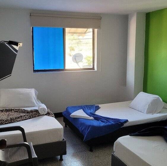 Отель La Avenida