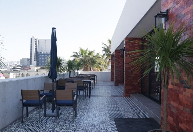 Отель Wellintown