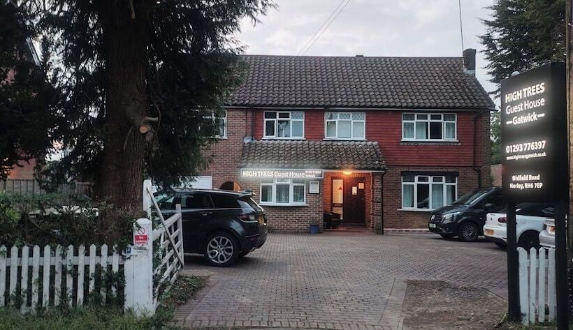Пансион High Trees Guest House Gatwick