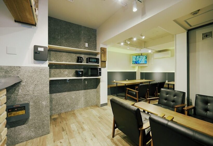 הוסטל Akasaka Guesthouse Hive